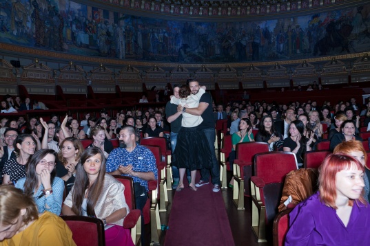 Strategii puternice de marketing + comunicare eficientă = vânzări Strategii puternice de marketing + comunicare eficientă = vânzări