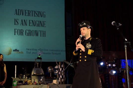 Strategii puternice de marketing + comunicare eficientă = vânzări Strategii puternice de marketing + comunicare eficientă = vânzări