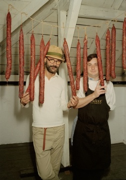 La pas prin cartier: Desfătarea simțurilor - Voilà, Le Bistrot La pas prin cartier: Desfătarea simțurilor - Voilà, Le Bistrot