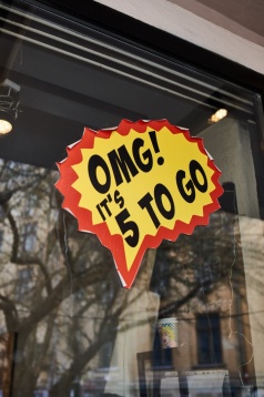 La pas prin cartier: 5 to go și în Cartierul Creativ La pas prin cartier: 5 to go și în Cartierul Creativ