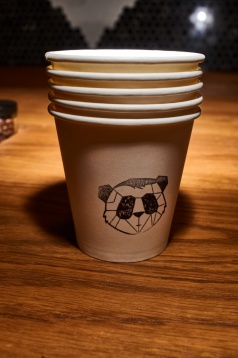 La pas prin cartier: La Bandit Specialty Coffee cafeaua de origine își atinge potențialul maxim La pas prin cartier: La Bandit Specialty Coffee cafeaua de origine își atinge potențialul maxim