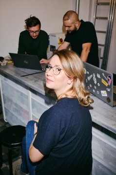 La pas prin cartier: Printoteca dă viață pe textile ideilor creative La pas prin cartier: Printoteca dă viață pe textile ideilor creative