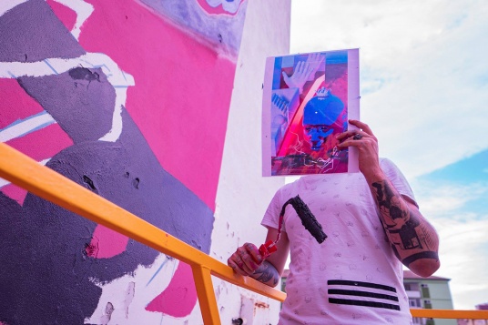 Artiștii de artă stradală transmit un mesaj unitar pe zidurile din Sibiu - #Openness