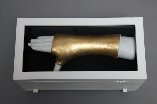Lucrarea The Artist's Golden Hand, semnată de Mihai Zgondoiu, prezentă la DIPLOMA 2019