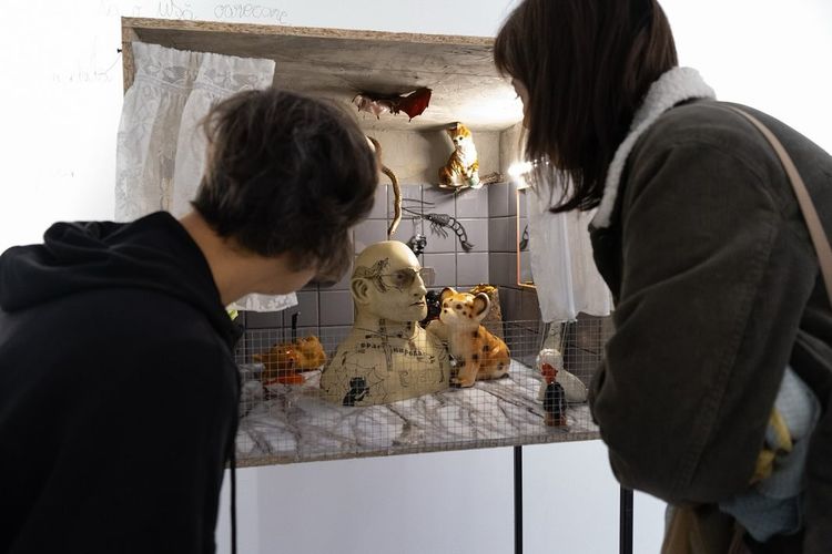LEA RAZOVSKY | People you've met before | x Mobius Gallery